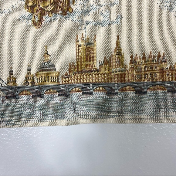 Hot Air Balloon London scene tapestry pillow cover 20 x 13 made in Turkey - Picture 7 of 12